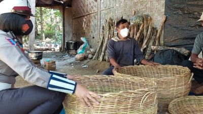 Rezeki Anyaman Rotan pada Masa Pandemi Covid-19