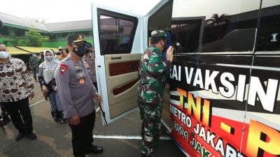 Covid-19, Kapolri dan Panglima TNI Kunjungi Tiga Gerai Vaksinasi Keliling
