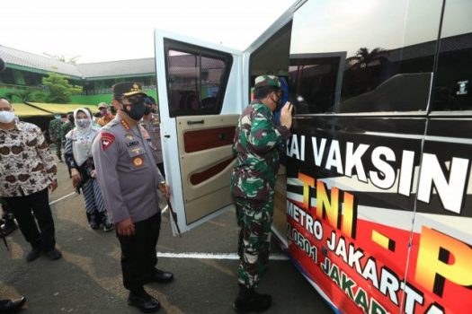 Covid-19, Kapolri dan Panglima TNI Kunjungi Tiga Gerai Vaksinasi Keliling