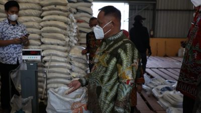 Pastikan Stok Beras Aman Selama Pandemi, Bupati Lamsel Cek Gudang Bulog di Sragi