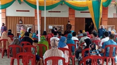 Saat Salurkan BST PT Pos Indonesia Cabang Lampura Diduga Langgar Prokes