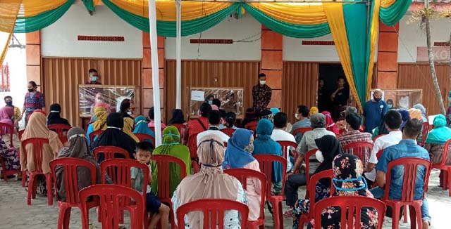 Saat Salurkan BST PT Pos Indonesia Cabang Lampura Diduga Langgar Prokes