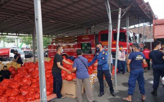 Pemkot Bandarlampung Bagikan Paket Sembako untuk Warga yang sedang Isolasi Mandiri
