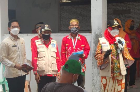 Tinjau Vaksinasi di Pulau Pasaran, Ini Janji Walikota Eva Dwiana