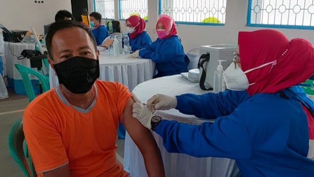 Ratusan Warga Binaan Lapas Kotaagung Jalani Vaksinasi Covid-19