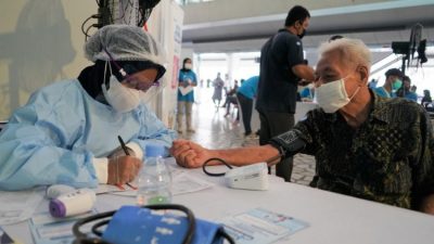 Menkes Dukung Layanan Sentra Vaksinasi oleh Traveloka di Bandara Soetta