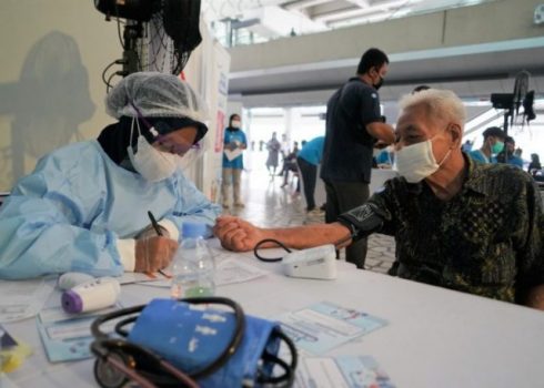Menkes Dukung Layanan Sentra Vaksinasi oleh Traveloka di Bandara Soetta