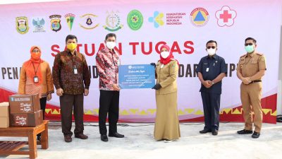BI Lampung Serahkan 2.000 Paket Sembako dan 1.200 Alat Rapid Test Antigen