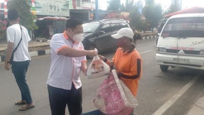 HUT ke-76 RI, PKS Lampura Bagikan Ribuan Sembako