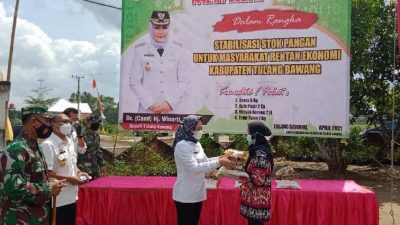 Bupati Winarti Resmikan Pasar Murah di Kampung Ujung Gunung Ilir