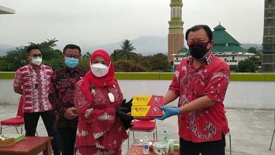 PSMTI Lampung Bantu Vitamin, Beras, Susu, dan Telur untuk Tenaga Kesehatan