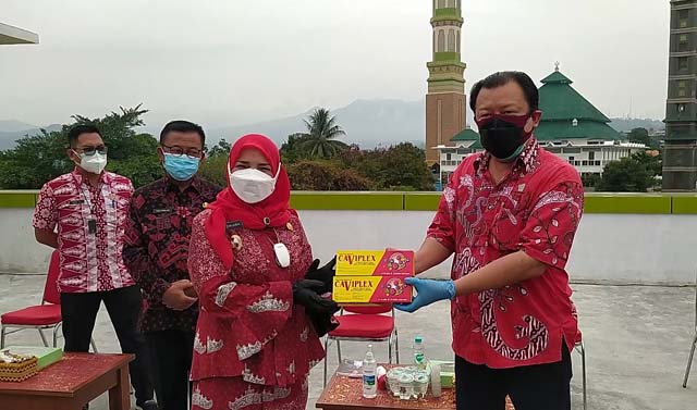 PSMTI Lampung Bantu Vitamin, Beras, Susu, dan Telur untuk Tenaga Kesehatan
