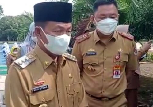 Kesehatannya Belum Pulih, Bupati Budi Utomo Tinjau PTM Sekolah