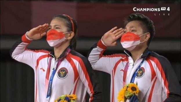 Tumbangkan China Dua Set Langsung, Greysia Polii/Apriyani Rahayu Raih Emas Olimpiade Tokyo