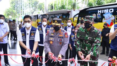 Kapolri Lepas Bus Vaksinasi Keliling Sasar Warga yang Tak Terjangkau