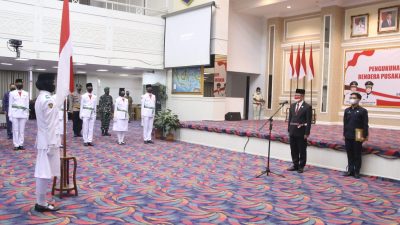 Sekdaprov Lampung Kukuhkan Pasukan Pengibar Duplikat Bendera Pusaka Provinsi Lampung