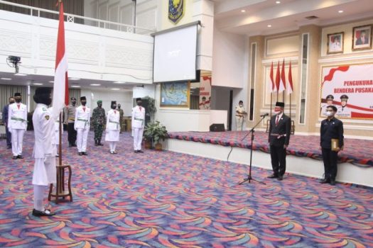 Sekdaprov Lampung Kukuhkan Pasukan Pengibar Duplikat Bendera Pusaka Provinsi Lampung