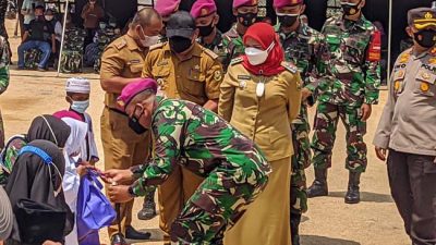 Brigif 4 Marinir Lampung – PT Asia Makmur Bagikan Sembako untuk Anak Yatim