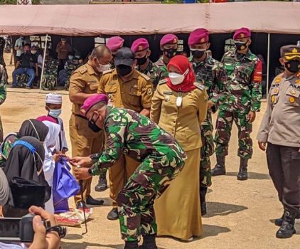 Brigif 4 Marinir Lampung – PT Asia Makmur Bagikan Sembako untuk Anak Yatim