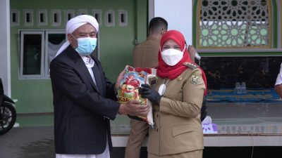 Pemkot Bandarlampung Bagikan Sembako untuk 120 Ponpes dan 82 Panti Asuhan