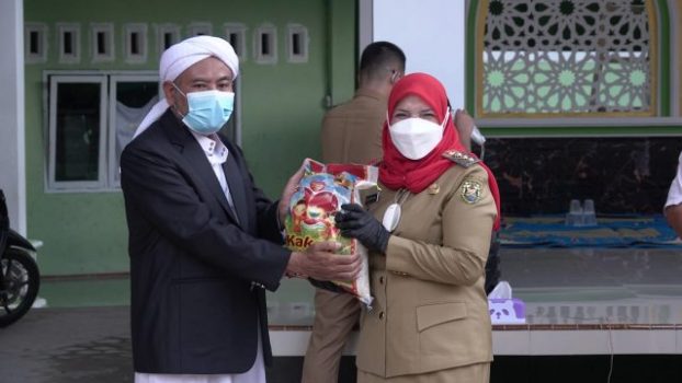 Pemkot Bandarlampung Bagikan Sembako untuk 120 Ponpes dan 82 Panti Asuhan