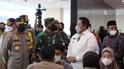 Panglima TNI Marsekal Hadi Tjahjanto Tinjau Vaksinasi Covid-19 di UIN Raden Intan