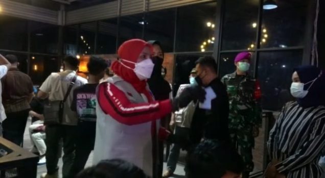 Satgas Covid-19 Bandarlampung Bubarkan Pengunjung Rumah Makan dan Kafe