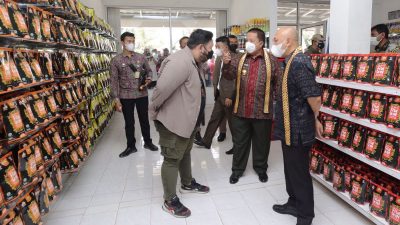 Menkop UKM dan Gubernur Arinal Kunjungi UMKM Tapis dan Makanan Ringan di Pringsewu dan Pesawaran