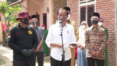 Tinjau Vaksinasi Pintu ke Pintu di Aceh dan Sumut, Ini Kata Presiden Jokowi