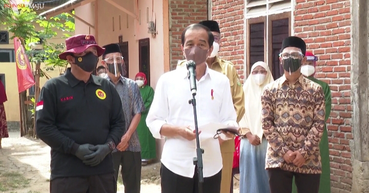 Tinjau Vaksinasi Pintu ke Pintu di Aceh dan Sumut, Ini Kata Presiden Jokowi