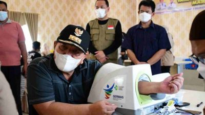 Gubernur Arinal Tinjau Vaksinasi Massal
