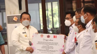 Yayasan Thay Hin Bio, Yayasan Dharma Bhakti, dan Sungai Budi Group Serahkan Bantuan 5.000 Alat Rapid Test Antigen