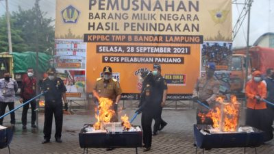 Bea Cukai Bandarlampung Musnahkan 29 Juta Batang Rokok, Ratusan Laptop, dan Sex Toy Ilegal