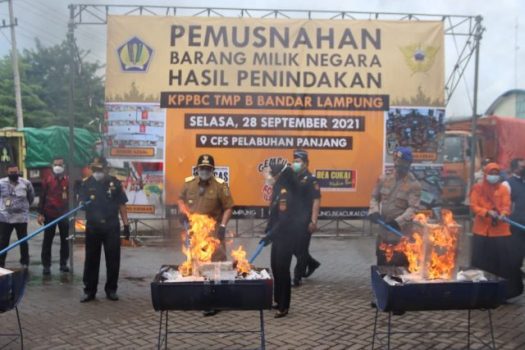Bea Cukai Bandarlampung Musnahkan 29 Juta Batang Rokok, Ratusan Laptop, dan Sex Toy Ilegal