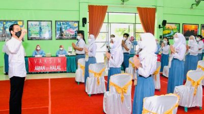 Presiden Jokowi Tinjau Vaksinasi Pelajar di Pesawaran