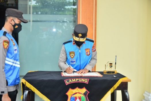 Wakapolda Lampung Pimpin Penandatanganan Pakta Integritas dan Pengambilan Sumpah Panitia dan Peserta Seleksi PAG 2021