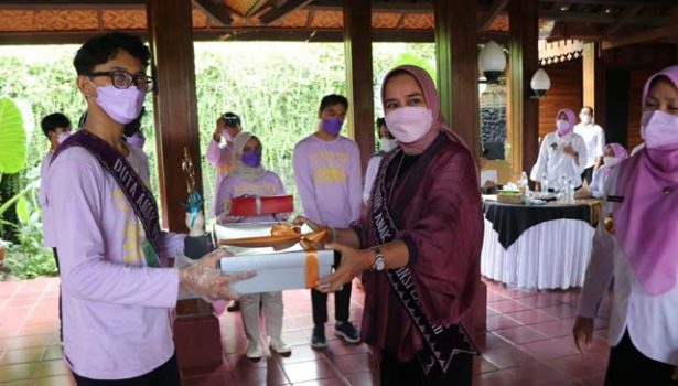 Istri Gubernur Kukuhkan Pengurus Forum Anak Lampung 2021-2023