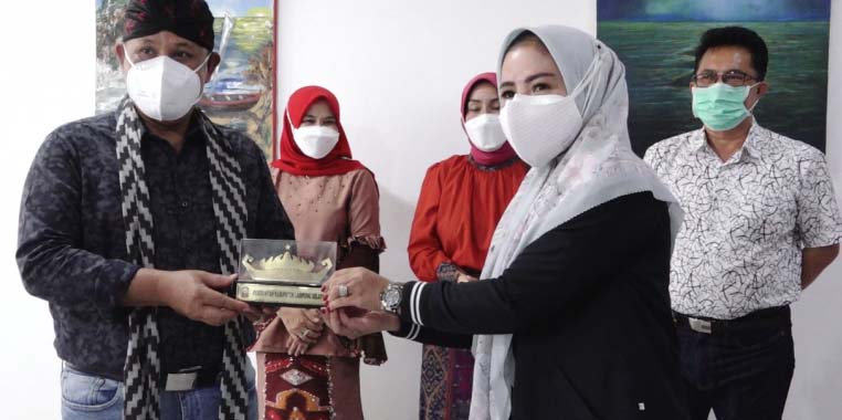 Bupati Nanang Ermanto Sambut Kunjungan Wisatawan Romantic Journey di Lamsel