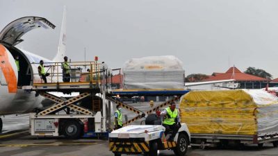 Donasi AS, 1.140.750 Dosis Vaksin Pfizer Tiba di Bandara Soetta
