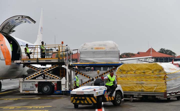 Donasi AS, 1.140.750 Dosis Vaksin Pfizer Tiba di Bandara Soetta