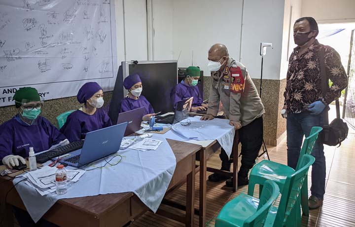 Polda dan PSMTI Lampung Gelar Vaksinasi Dosis Pertama dan Kedua di RSIA Santa Anna