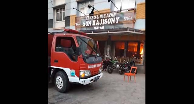 Gerai Bakso Sony di Merakbatin Natar Terbakar