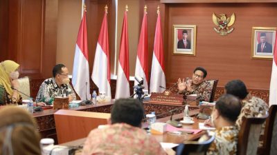 Mendes PDTT Bahas Monev Dana Desa dengan Pejabat Eselon I