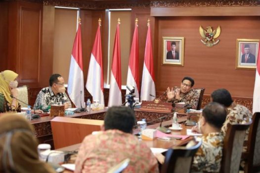 Mendes PDTT Bahas Monev Dana Desa dengan Pejabat Eselon I