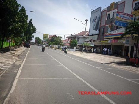 Pengecatan Jalan Soedirman – Jalan Gatot Subroto di Bandarlampung Bingungkan Pengguna Jalan