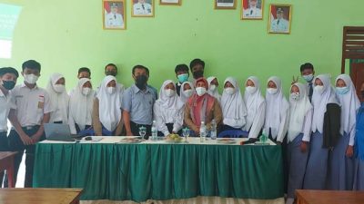 Dosen Itera Sosialisasikan PLTS di SMAN 1 Terusan Nunyai