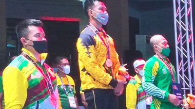 Raih Emas, Lifter Lampung Viki Arianto Terlalu Perkasa bagi Para Pesaingnya