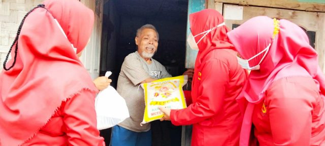 SBW Salurkan Puluhan Paket Sembako untuk Warga di Dua Kecamatan di Lamsel