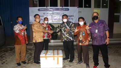 PT Pusri Serahkan Bantuan Tiga Ribu Dosis Vaksin Sinopharm untuk Warga Lamsel