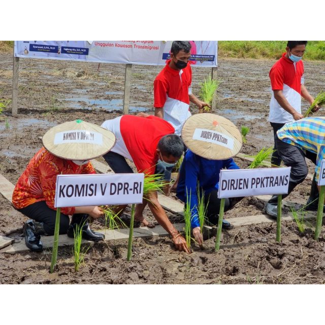 Dirjen PPKTrans dan Komisi V DPR RI Sapa Transmigran di Bulungan